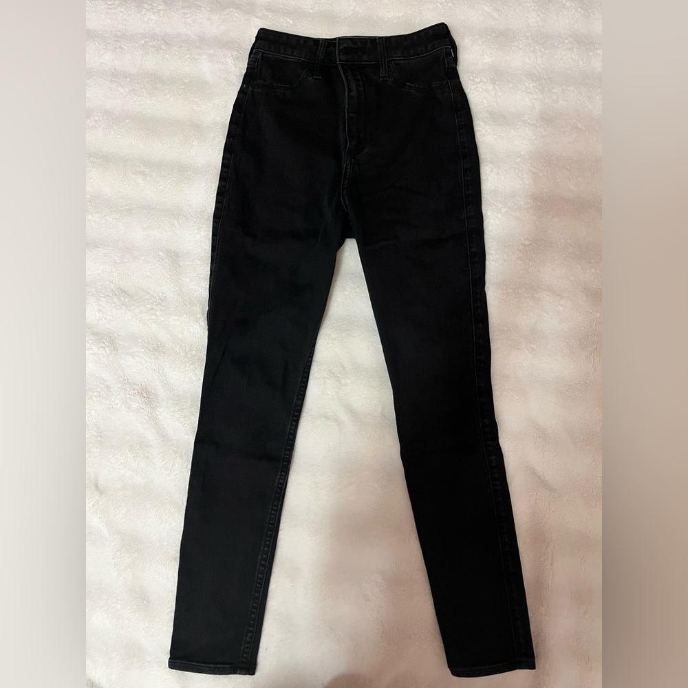 Hollister Black Curvy Ultra High-Rise Jean Legging (1S)